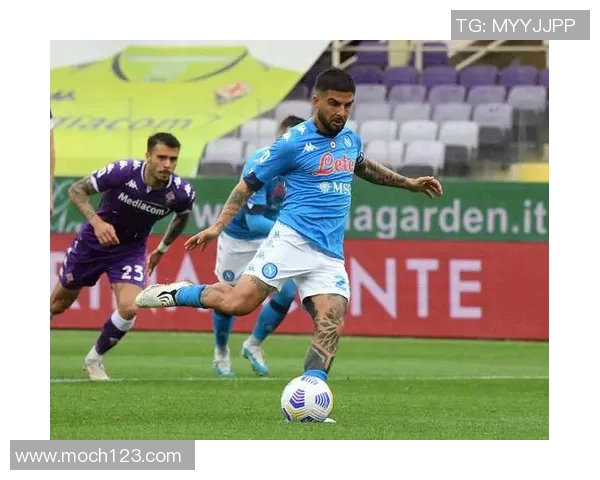 费雷拉与里奥阿维激战正酣谁能在这场对决中笑到最后